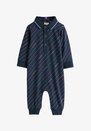 Mørkeblå babyheldragt med lange ærmer, krave, knapstolpe, diagonale striber og "Ted Baker" tekstmønster i rød og hvid.