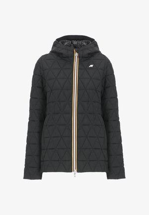 Veste noire matelassée avec un motif triangulaire, fermeture éclair blanche avec des accents jaunes et orange, et une capuche pour plus de chaleur.