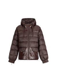 Giubbotto imbottito marrone con finitura lucida, dotato di cappuccio, chiusura con zip frontale, polsini elasticizzati, due tasche anteriori e dettagli con cordino.