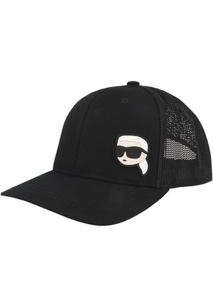 Cappellino da baseball nero con retro in mesh e logo a cartone animato di una persona con occhiali da sole e coda di cavallo bianca sul pannello frontale.