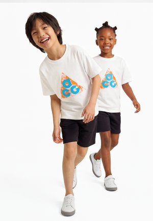 Nike ACG, TEE SPOOKY UNISEX - Μπλουζάκι με στάμπα - white