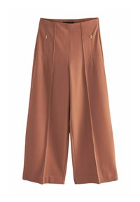 Pantalons larges dans un marron chaud et atténué. Fabriqués en tissu doux avec des plis à l'avant et de petites accents métalliques. Texture lisse et lignes épurées.