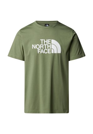 Olijfgroene katoenen T-shirt met een groot wit "The North Face" logo en een gebogen bergafbeelding. Korte mouwen en ronde halsuitgang.