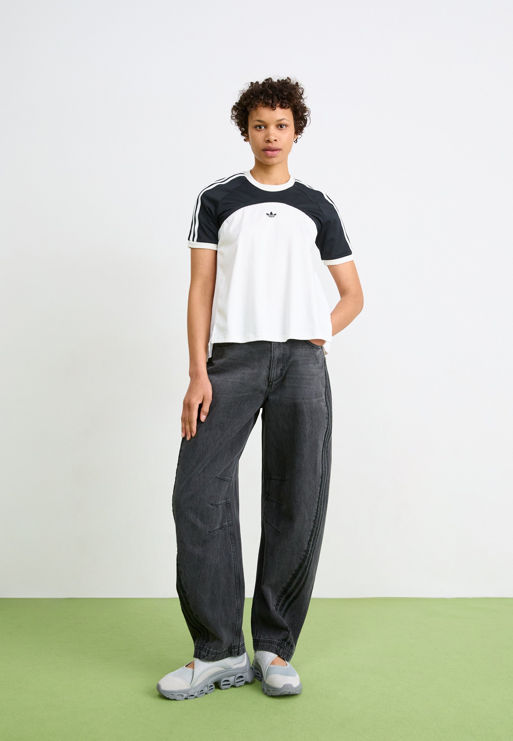 売れ筋商品|||アディダスオリジナルス Tシャツ レディース トップス R3CODED CALI TEE 2 IN 1 - Top - black/white adidas Originals R3CODED CALI TEE 2 IN 1 - Top - black/white