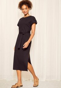Friends Like These TURNBACK SLEEVE MIDI REGULAR FIT - Pletené šaty - black
