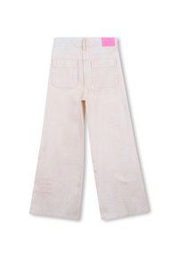 Lichtroze wijde jeans gemaakt van zachte denim, met twee achterzakken en deuktekst op het linkerbeen. Label op de achterkant van de taille.