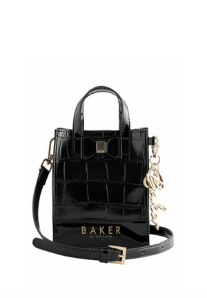 Kleine glänzende schwarze Handtasche mit Krokodilstruktur, doppelten Griffen, verstellbarem Riemen, einer Schleifendekoration und einem goldenen Ted Baker Logo-Anhänger.