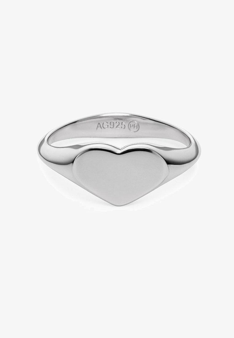 Sterling Silber Ring mit einem polierten, herzförmigen Oberteil und einer glatten Oberfläche, montiert auf einem runden Band. Innen mit AG925 gestempelt.