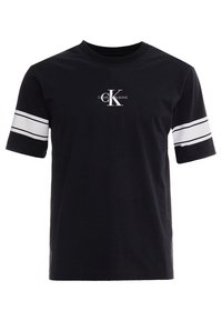 Camiseta de algodón negra de manga corta, con rayas blancas en los dobladillos de las mangas y un logo impreso en blanco en el pecho.