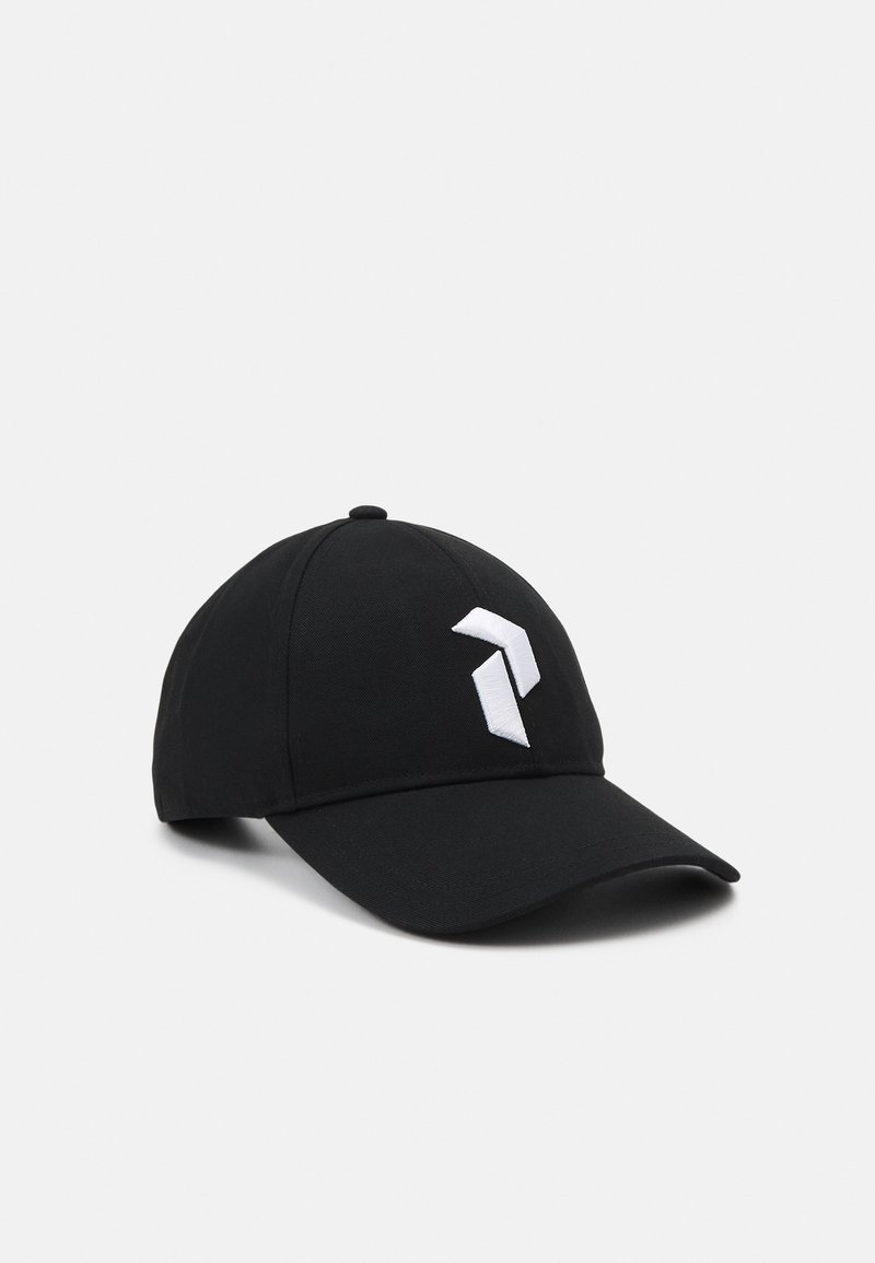 Zwarte pet met een ronde vorm, voorzien van een witte geborduurde logo aan de voorkant. Gemaakt van ademend materiaal met een gladde textuur.