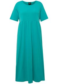 Vestido maxi turquesa con mangas cortas, escote redondo, cintura fruncida y falda fluida. Confeccionado en una tela suave y ligera con una textura suave.