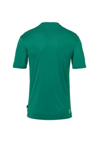 Groen sportshirt met korte mouwen en ronde hals, met een gladde textuur en een label aan de onderzijde links. Eenvoudig ontwerp, zonder patronen of accenten.