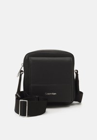 Calvin Klein MINIMALISM CUBE REPORTER UNISEX - Torba na ramię