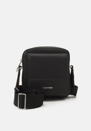 MINIMALISM CUBE REPORTER UNISEX - Across body bag - black