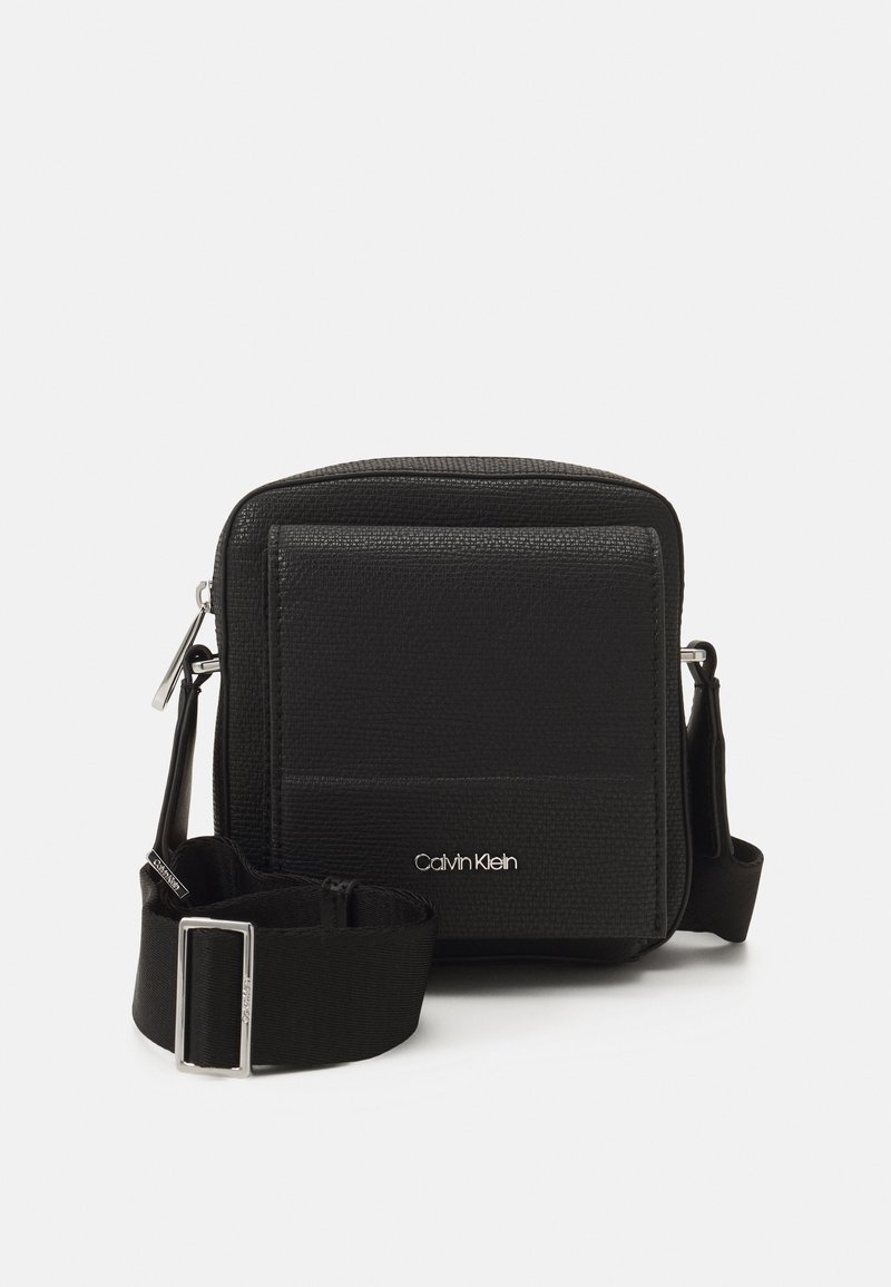 Calvin Klein MINIMALISM CUBE REPORTER UNISEX - Torba na ramię