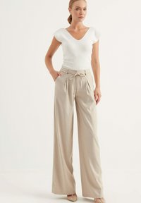 Chiquelle Tygbyxor - beige