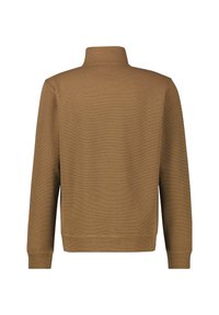 Bruine lange mouwen pullover met een opstaande kraag, geribbelde textuur en nauwsluitende manchetten. Eenvoudig ontwerp zonder zichtbare logo's of patronen.
