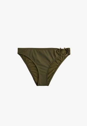 Slip bikini verde oliva con un anello metallico e due piccole perline decorative sul fianco destro della vita.