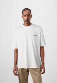 AllSaints UNDERGOUND CAMO - Camiseta estampada - ashen white