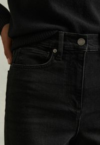 Reiss Vaqueros a campana - black