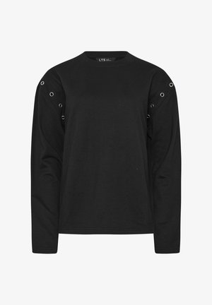 Sort langærmet sweatshirt med rund halsudskæring og dekorative sølvøjler langs toppen af ærmerne på begge arme.
