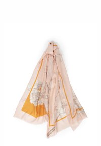 Jedwabny szal w jasnoróżowym kolorze z kwiatowymi, szarymi ilustracjami i pomarańczowymi akcentami, o miękkiej fakturze i frędzlach na brzegach.