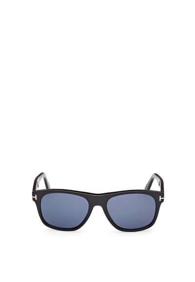 Occhiali da sole neri con lenti blu, montatura rettangolare e sottili dettagli in oro sui lati. Finitura liscia, design leggero.