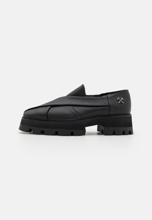GmbH CHUNKY CHAPPAL UNISEX - Παπούτσια χωρίς κορδόνια - black