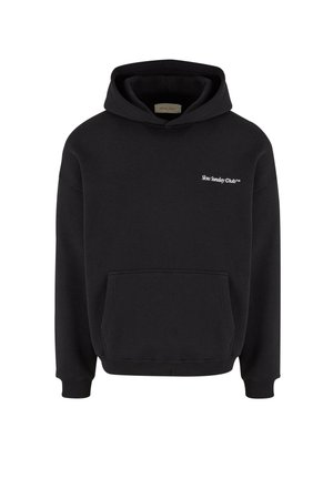 Zwarte hoodie met een voorzak, capuchon met trekkoorden en een wit tekstlogo "Slow Sunday Club" op de linkerborst. Zacht gematerialiseerde katoenmix.
