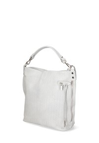 Borsa a tracolla in pelle bianca intrecciata con tasca con zip, tracolla regolabile e dettagli in metallo argentato. Texture liscia con una forma strutturata.