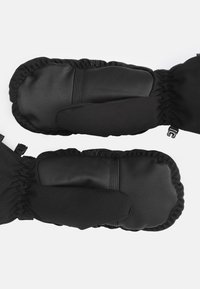 Muffole nere isolate con palmo in pelle e esterno in tessuto morbido, dotate di polsini elasticizzati per una vestibilità aderente e un design minimale.