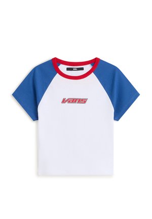 Valkoinen t-paita sinisillä raglan-hihoilla ja punaisella kauluksella. Edessä punainen ja musta "Vans"-logo. Materiaalina puuvilla, lyhyet hihat.