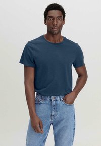 hessnatur REGULAR  - T-Shirt basic - nachtblau