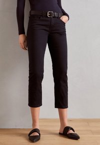 Esprit - 5 POCKET CAPRI - Trousers - black Thumbnail Image 1