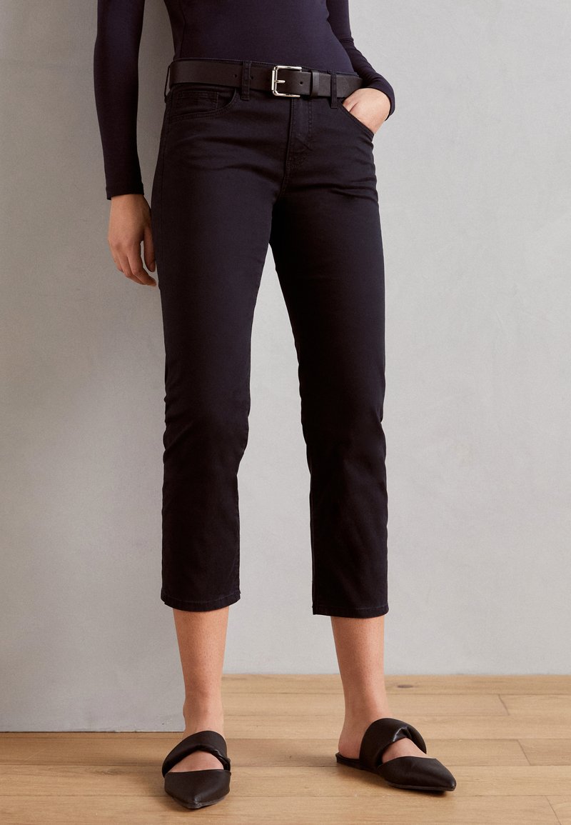 Esprit - 5 POCKET CAPRI - Trousers - black, Enlarge