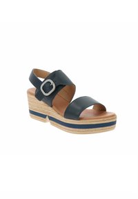 Sandal in pelle con zeppa di colore blu navy, dotata di una tracolla regolabile e fibbia in argento. Presenta una suola in juta stile espadrille con una striscia di accento blu.