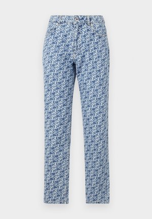 Jeans de mezclilla azul claro con un patrón geométrico blanco, diseño de pierna recta, cierre de botón y estilo de cinco bolsillos.