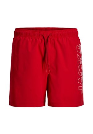 Rote Badeshorts mit elastischem Bund und Kordelzug, mit weißem "JACK & JONES"-Schriftzug senkrecht am rechten Bein.