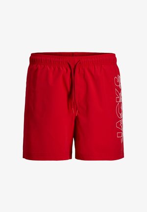 Rote Badeshorts mit elastischem Bund und Kordelzug, mit weißem "JACK & JONES"-Schriftzug senkrecht am rechten Bein.