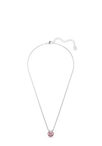 Zilveren ketting met een ronde rozenkwarts hanger, voorzien van een eenvoudige sluiting en verstelbare lengte. Soepele textuur met sprankelende accenten.