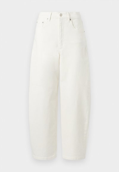 Άσπρο τζιν παντελόνι με φαρδύ σκέλος και ψηλή μέση, με μπροστινό κουμπί, φερμουάρ, θηλιές για ζώνη και τσέπες μπροστά και πίσω.