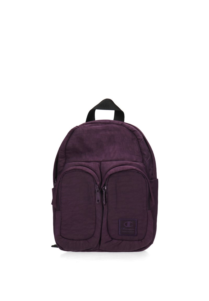 Zaino in nylon viola con finitura textured, dotato di due tasche anteriori con zip e una maniglia superiore per il trasporto.