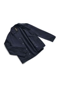 Giacca blu navy realizzata in morbido cotone, con chiusura a bottoni, maniche lunghe e colletto. Etichette interne visibili con dettagli del logo.