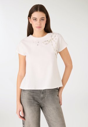 CON FIOCCO DI PERLE E STRASS - T-shirt con stampa - bianco ottico