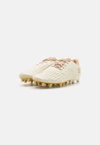 Under Armour CLONE MAGNETICO PRO3.0 FG - Fotballsko til fast underlag - ivory dune/brownstone/metallic gold