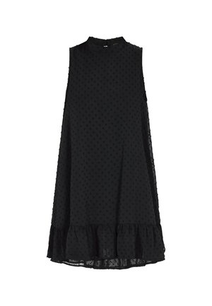 Czarna sukienka bez rękawów z wysokim dekoltem, lekko teksturowanym wzorem w kropeczki i falbaną na dole, wykonana z przezroczystego, zwiewnego materiału.