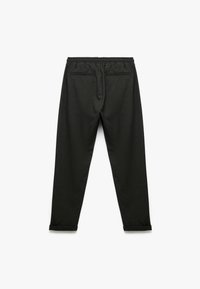 Sorte tapered bukser med elastisk talje, to baglommer og opkrøllede ærmer. Fremstillet af et struktureret stof for komfort.