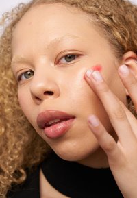 Makeup Revolution SUPERDEWY LIQUID BLUSH - Rouge - totally blushed