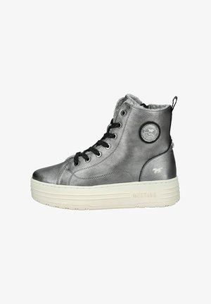 Hochfront-Sneaker aus metallisch grauem Synthetikmaterial mit schwarzen Schnürsenkeln, gefüttertem Kunstfell, einer weißen Sohle und einem kreisförmigen Logodetail.