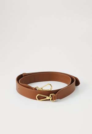 Bracelet en cuir marron avec une finition texturée, comportant deux clips métalliques dorés à chaque extrémité pour l'attache et l'ajustement.